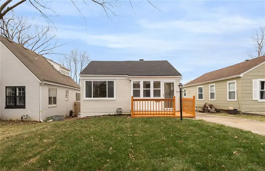 822 E 72nd Street, Kansas City, MO 64131 - #2