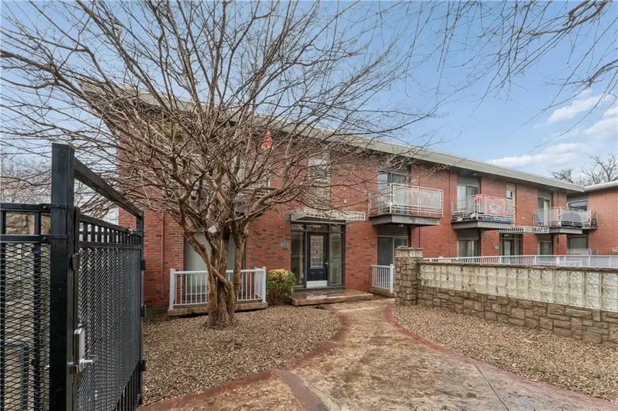 4203 Clark Avenue #4, Kansas City, MO 64111 - #3