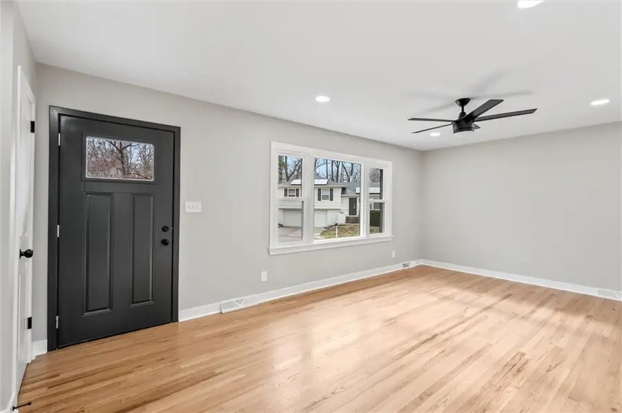 9501 Grand Avenue, Kansas City, MO 64114 - #2