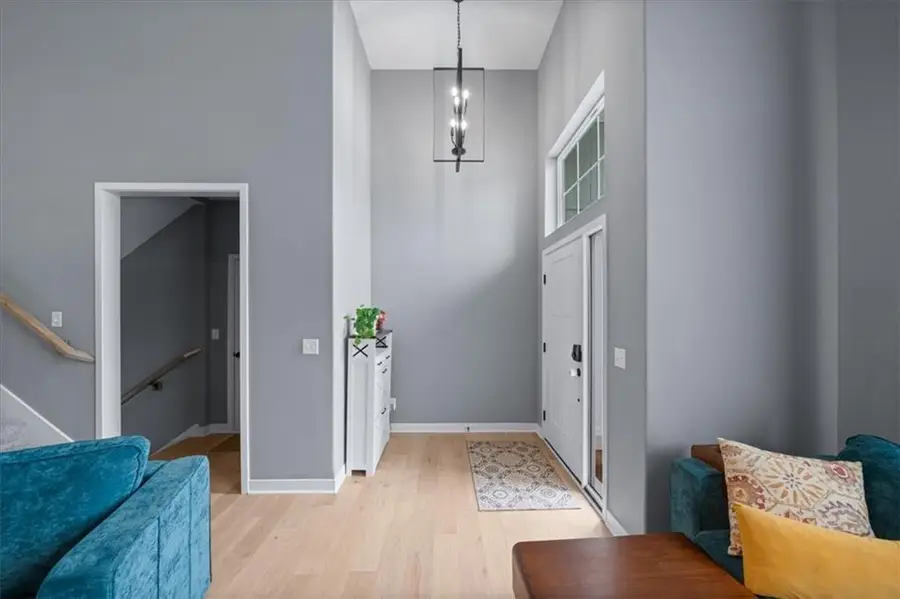 16083 Ryan Circle, Parkville, MO 64152 - #2