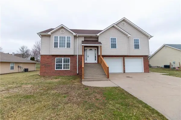 1005 E Pearl Court, Savannah, MO 64485