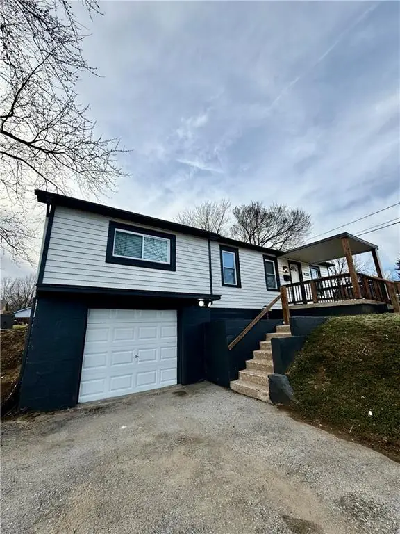 1004 N Duvall Avenue, Independence, MO 64050 - #3