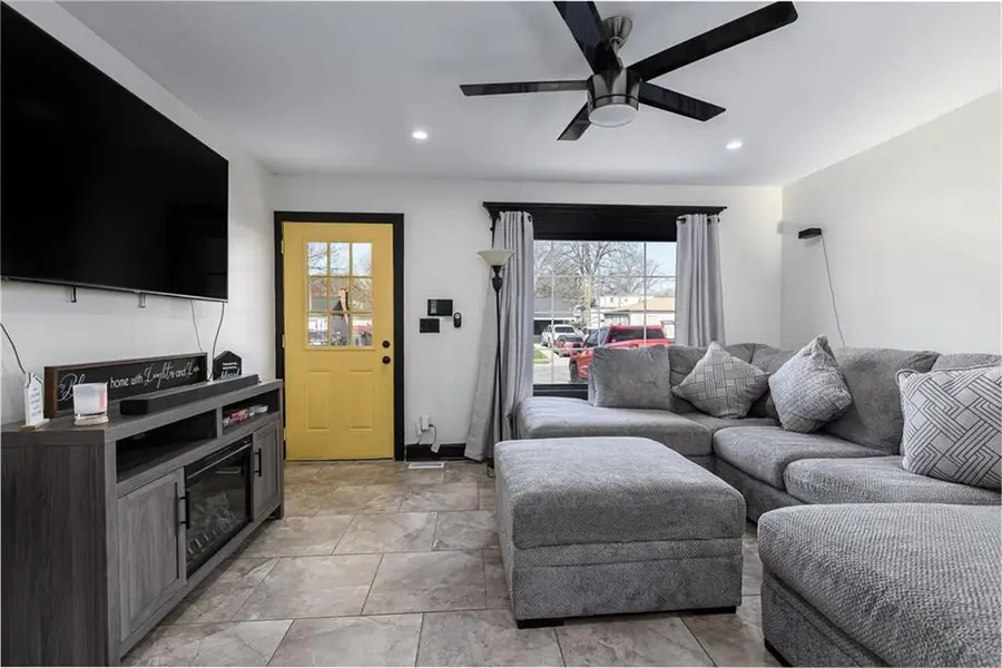 825 N 83rd Terrace, Kansas City, KS 66112 - #3