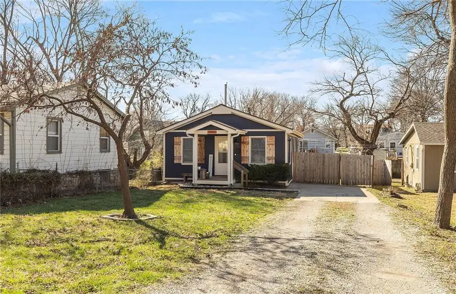 301 W 81st Terrace, Kansas City, MO 64114 - #3