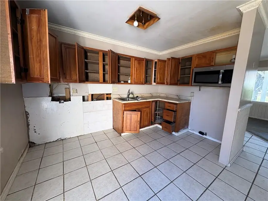 2305 Castle Lane, Saint Joseph, MO 64503 - #3