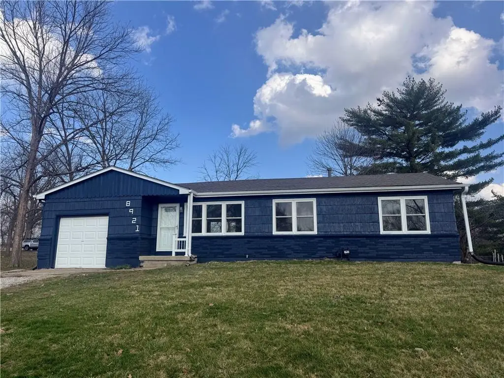 8921 N Charlotte Street, Kansas City, MO 64155 - #1