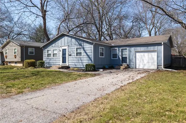 9212 W 99th Terrace, Overland Park, KS 66212