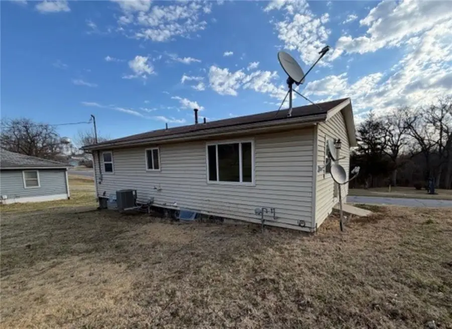 1421 S 6th Street, Atchison, KS 66002 - #2