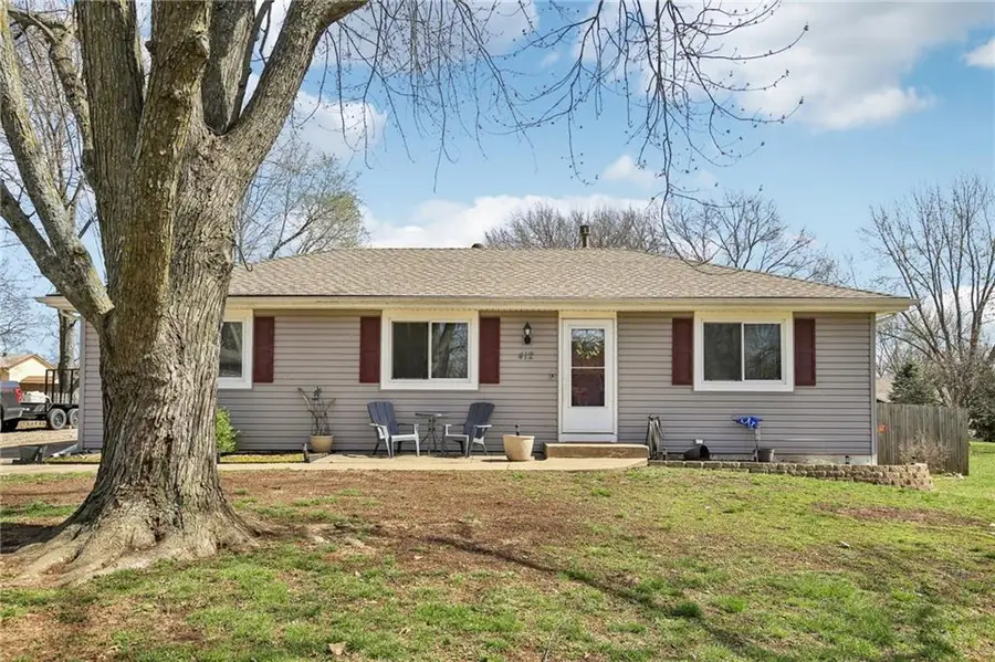 412 S Jefferson Street, Spring Hill, KS 66083 - #2