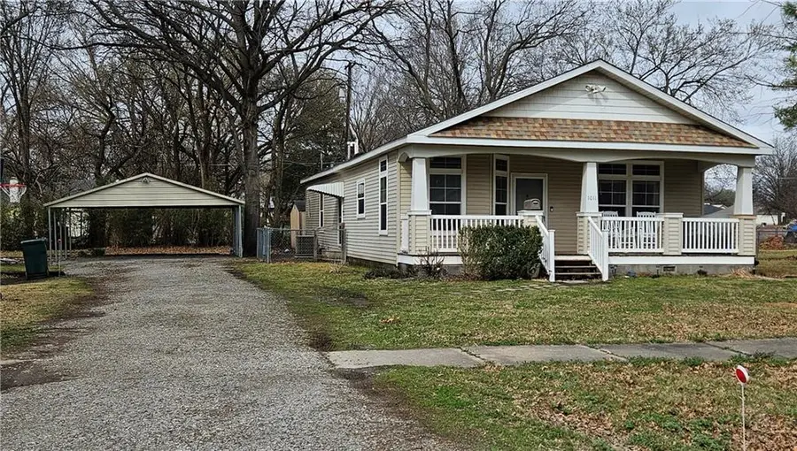 1011 E 9th Street, Pittsburg, KS 66762 - #2