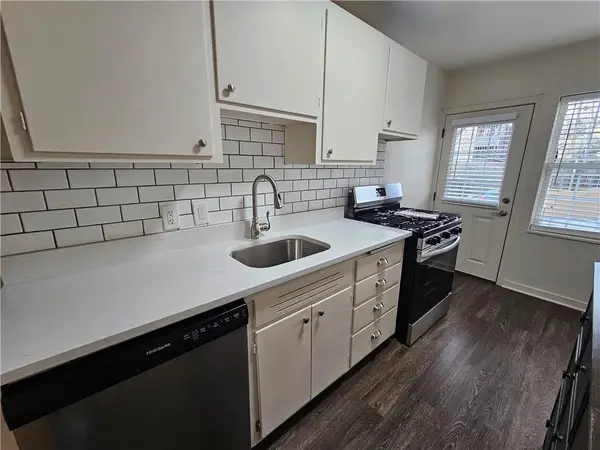 1207 W 45th Street #2W, Kansas City, MO 64111