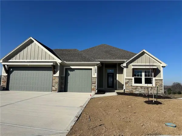 13735 NW 70th Street, Parkville, MO 64152