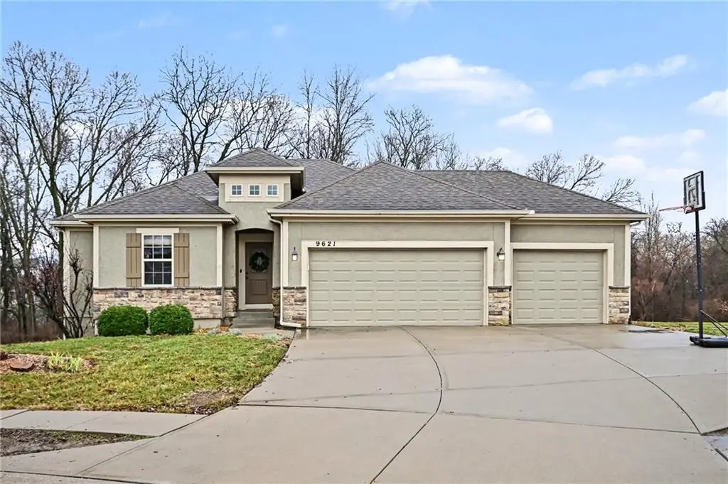 9621 N Adrian Avenue, Kansas City, MO 64154 - #1