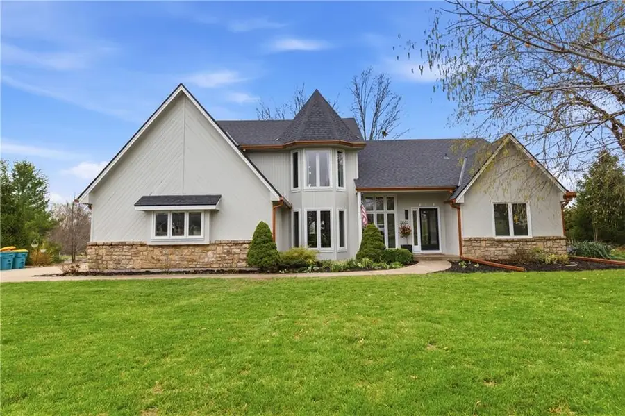 10585 W 157th Terrace, Overland Park, KS 66221 - #2