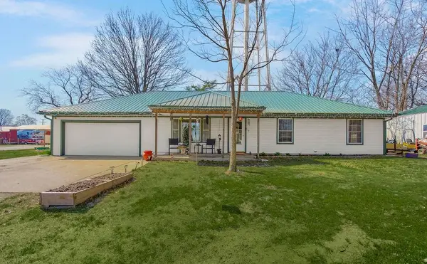 101 Jefferson Avenue, East Lynne, MO 64743
