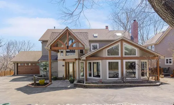 403 Navajo Lane, Lake Quivira, KS 66217