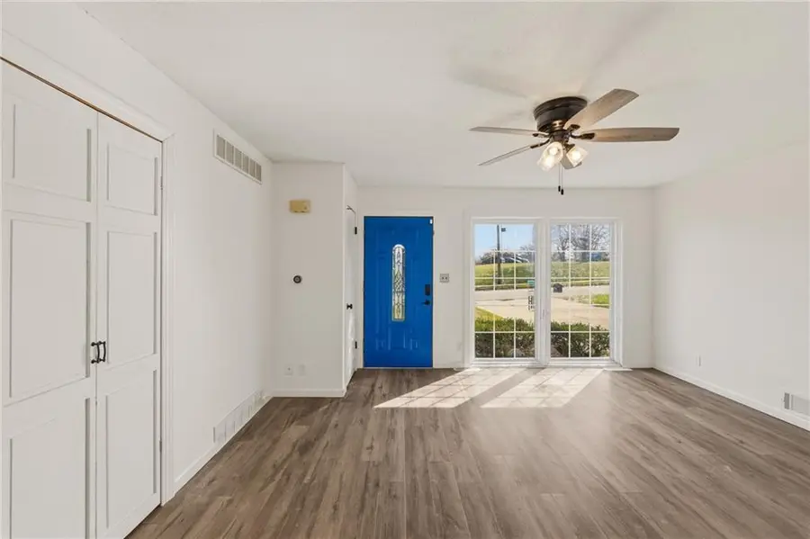 6712 N Walrond Avenue, Gladstone, MO 64119 - #2