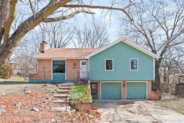 5527 NW Seminole Drive, Parkville, MO 64152