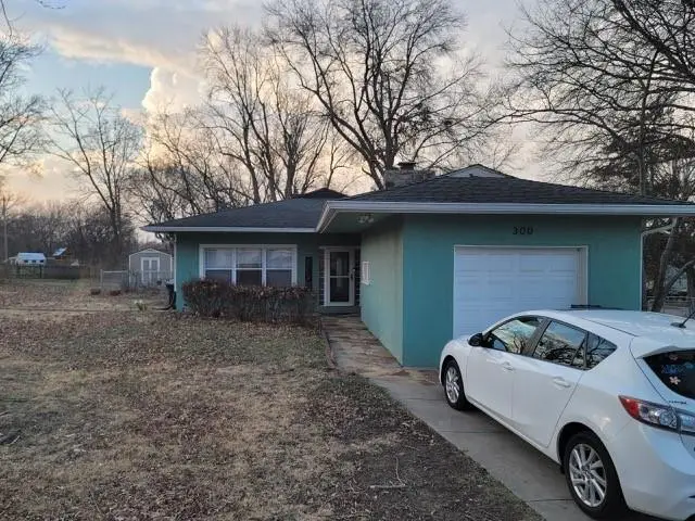 300 W 1st Street, Lees Summit, MO 64063 - #1