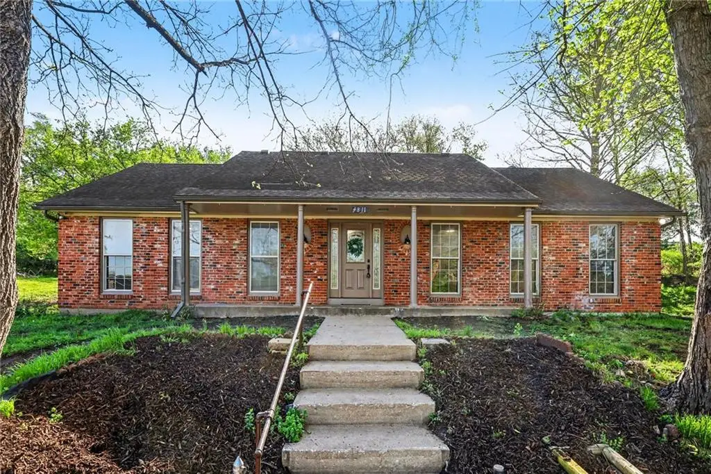 4811 Waukomis Drive, Kansas City, MO 64151 - #1