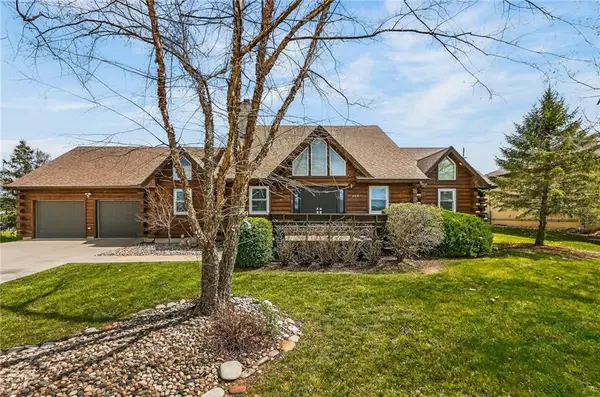 611 N Winnebago Drive, Lake Winnebago, MO 64034