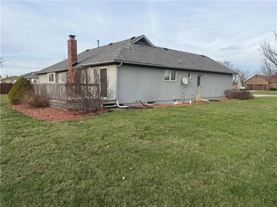 416 Heather Street, Burlington, KS 66839 - #3