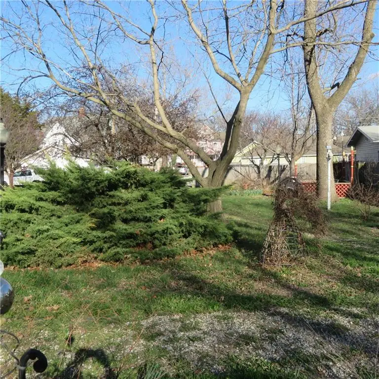 215 S Cottonwood Street, Iola, KS 66749 - #3