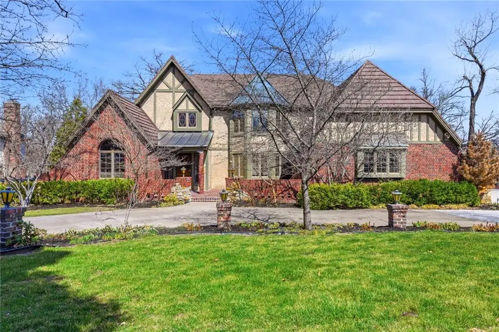 8461 Maplewood Lane, Lenexa, KS 66215 - #1