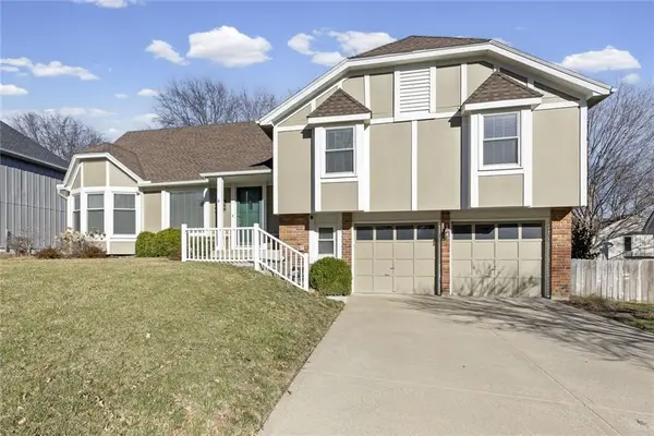 10409 Oakmont Street, Overland Park, KS 66215