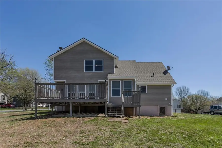 824 S Elk Lane, Bonner Springs, KS 66012 - #3