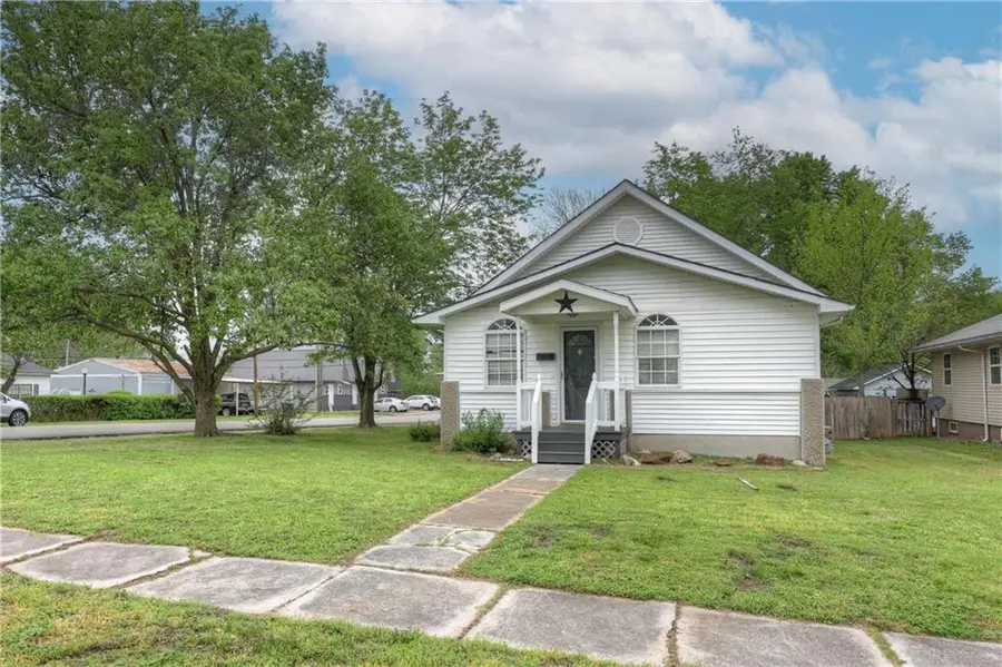304 E 22nd Street, Baxter Springs, KS 66713 - #2