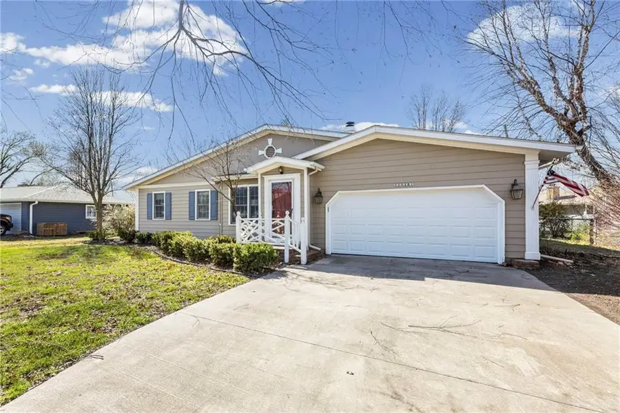 1018 Meadowbrook Road E, Iola, KS 66749 - #2