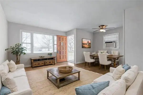 2005 S Hedges Avenue, Independence, MO 64052