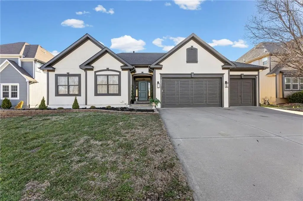 8901 N St Clair Avenue, Kansas City, MO 64154 - #1