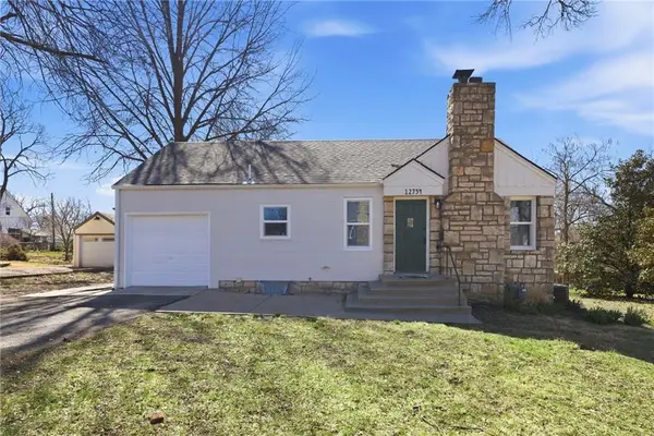 12754 Circle Drive, Shawnee, KS 66216