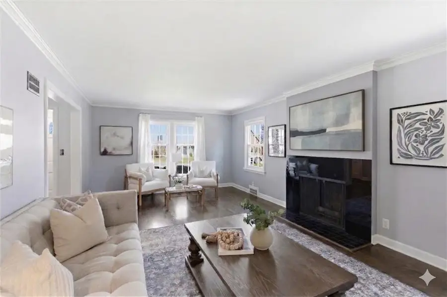 627 E 74th Street, Kansas City, MO 64131 - #3