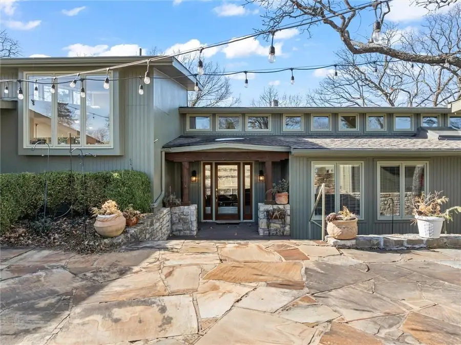 254 Arapahoe Circle E, Lake Quivira, KS 66217 - #2