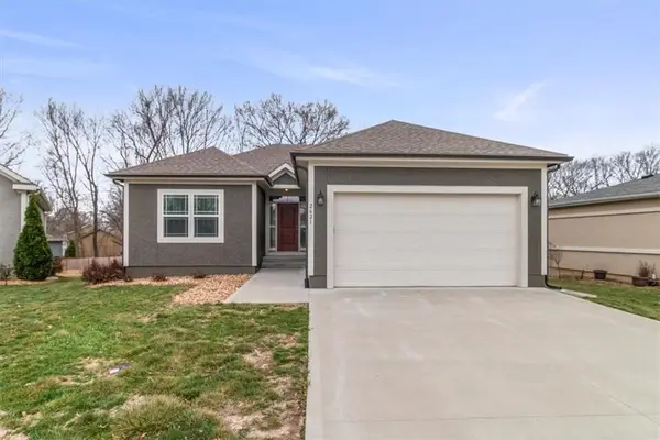 2621 NE Sonora Valley Drive, Blue Springs, MO 64014