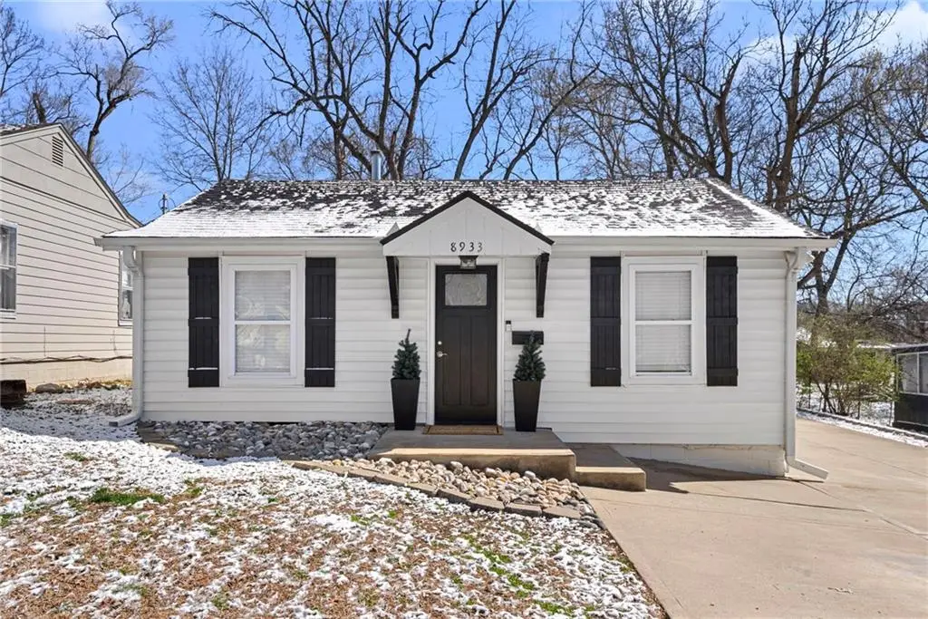 8933 Mcgee Street, Kansas City, MO 64114 - #1