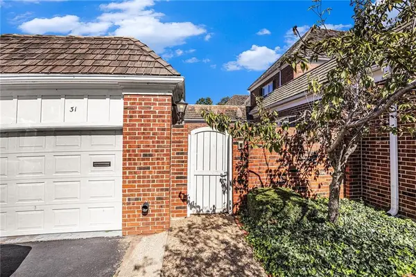 31 Compton Court, Prairie Village, KS 66208