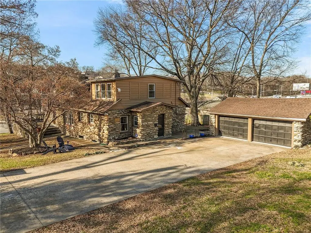 820 E 85th Street, Kansas City, MO 64131 - #1