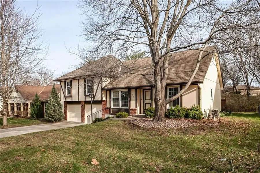 10106 NW Mirror Lake Drive, Kansas City, MO 64152 - #3