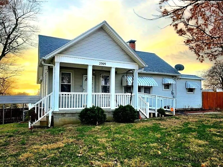 2909 S Leonard Road, Saint Joseph, MO 64503 - #1