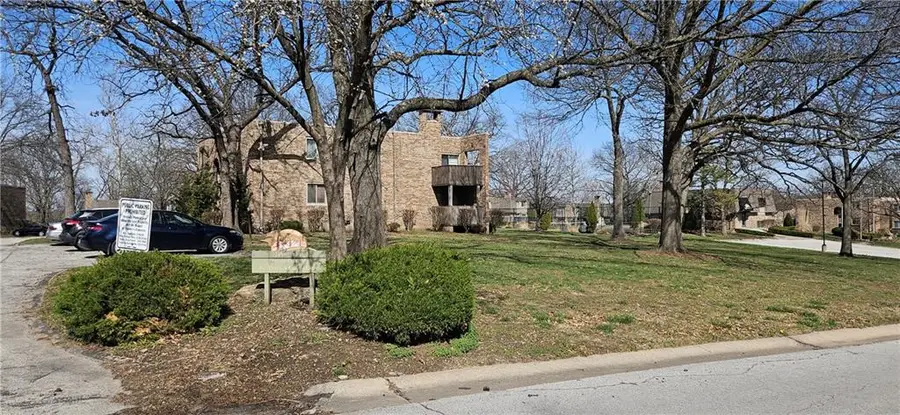 1716 E 97th Street #A, Kansas City, MO 64131 - #2