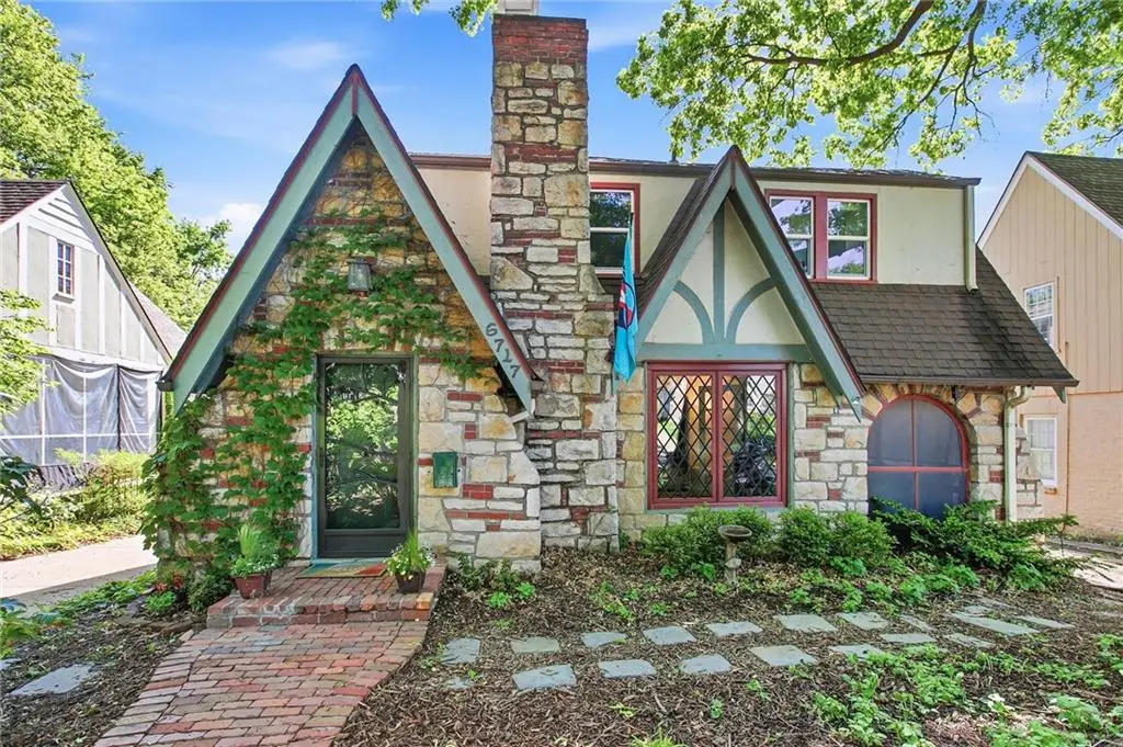 6717 Locust Street, Kansas City, MO 64131 - #1