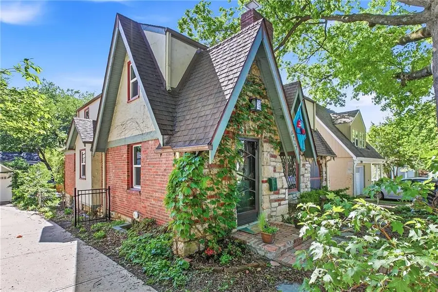 6717 Locust Street, Kansas City, MO 64131 - #2