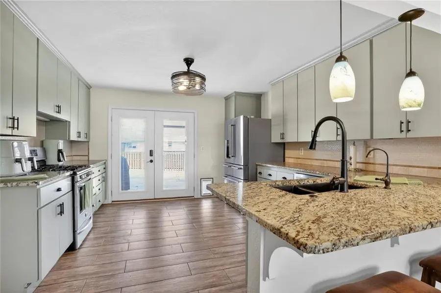 125 N Pine Street, Gardner, KS 66030 - #2