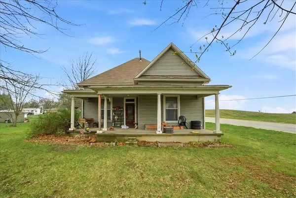502 SW Clinton Street, Oak Grove, MO 64075