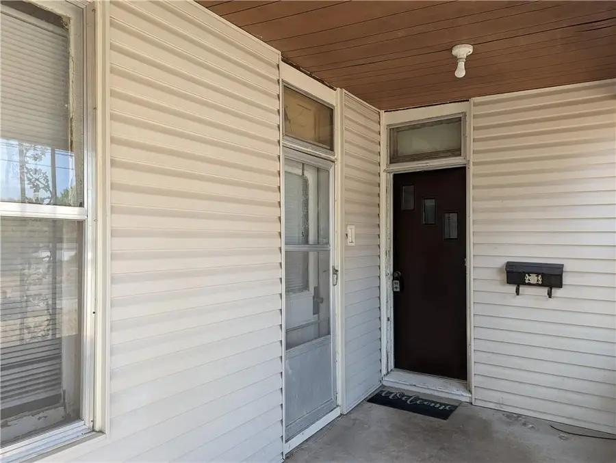 709 W Benton Street, Windsor, MO 65360 - #2