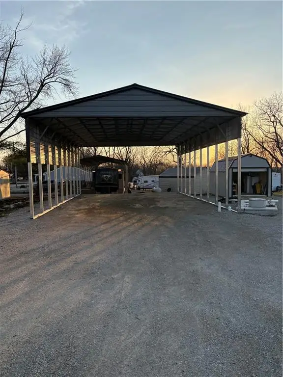 5 Hale Court, Linn Valley, KS 66040